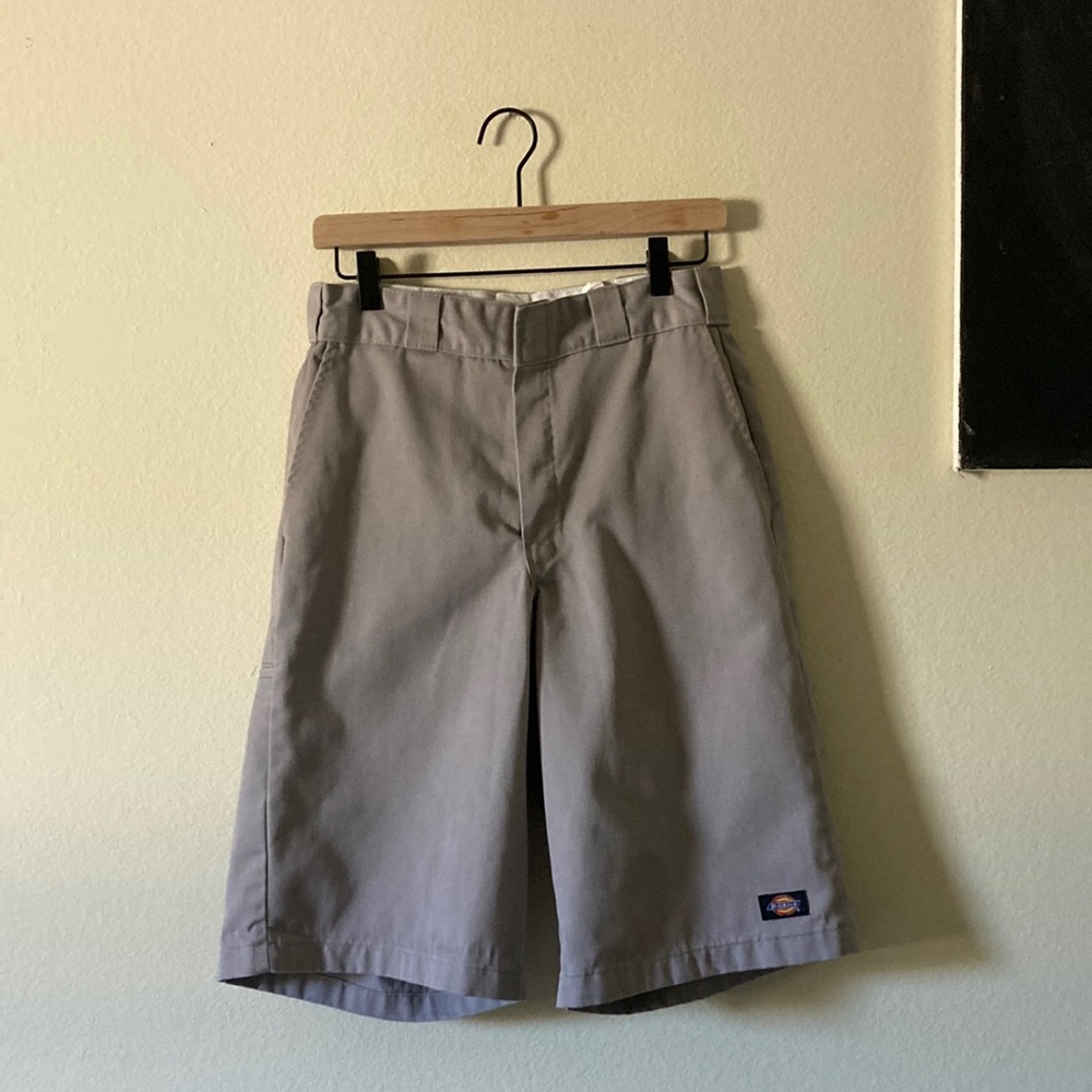 Dickies Loose Fit Shorts in khaki